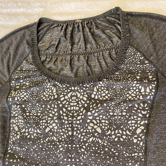 Light, airy, loose-fitting, activewear (or not) top; lululemon brand - Picture 4 of 12